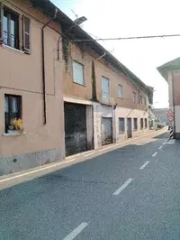 Complesso immobiliare in stato di abbandono costituito...