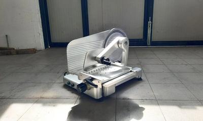 (Lotto n.6) - Affettatrice marca MANCONI modello 350 VM-BV matricola 2058 anno 2002