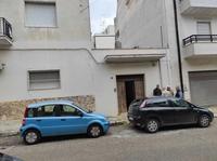 Abitazione al piano rialzato, costituita da cinque vani...