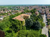 Lotto unico composto da area edificabile ubicata a...