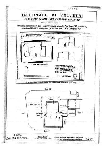 Appartamento al piano terra ad uso civile abitazione con corte esclusiva annessa, di fatto completamente delimitata e sul quale insiste un manufatto realizzato senza alcun titolo edilizio e portico ad “elle”, composto da corridoio-ingresso, soggiorno, due camere, un bagno ed una cucina dalla quale si accede ad un vano adibito a zona pranzo, dal quale si accede ad un bagno.
