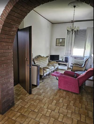 piena proprietà di un appartamento al secondo piano di una palazzina...