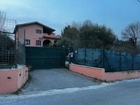 Villino mono residenziale composto al piano seminterrato...