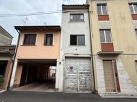 Box singolo, sito in Castel San Giovanni, via Mozza 13,...