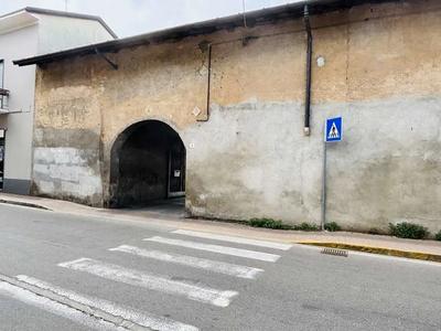 Appartamento della superficie commerciale di 146,73 mq, trattasi di porzione...
