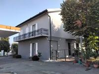 Piena proprieta' di locale al piano terra ad uso...