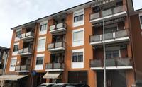 LOTTO UNICO, che si compone di: A) Bene immobile sito in Comune di PALESTRO (PV) Via Umberto I n. 22 Piena proprietà di Unità immobiliare censita presso il Catasto Fabbricati del Comune di Palestro (PV) al: Foglio 22, Mapp. 1845, Sub 10. Appartamento di tipo economico (categ.“A/3”) posto al piano 3 di Via Umberto I n. 22, PALESTRO, scala A e interno n.8. B) Bene immobile sito in Comune di PALESTRO (PV) Via Umberto I snc Piena proprietà di Unità immobiliare censita presso il Catasto Fabbr