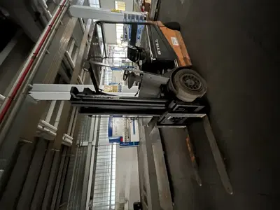 Lotto 4 - costituito da: N.1 CARRELLO ELEVATORE MARCA STILL, CON...