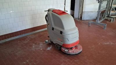 (Lotto n.16) - Lavapavimenti marca COMAC modello ANTEA B matricola 119007442 anno 2019, ore segnate 136 circa, con cavo di ricarica. 