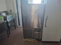 (Lotto n. 6) Abbattitore di temperatura a n. 10 teglie...