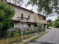 Unità abitativa residenziale internamente così...