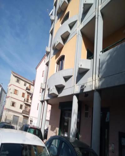 Piena ed intera proprietà di un appartamento in Pietragalla (PZ) alla via Generale C. A. Dalla Chiesa, scala A – piano primo – int. 1, individuato in C.F. al Foglio 32, P.lla 812, Subalterno 17, Categoria A/3, Classe 3, Consistenza 6,5 vani, sup. catastale 106 mq, R.C. 268,56 e di un locale deposito in Pietragalla (PZ) alla via Generale C. A. Dalla Chiesa, piano terra, individuato in C.F. al Foglio 32, P.lla 812, Subalterno 21, Categoria C/2, Classe 4, Consistenza 5 mq, sup. catastale 7 mq, R.C. 9,04