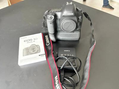 41 - MACCHINA FOTOGRAFICA, OBIETTIVI, ZAINO E TREPPIEDE