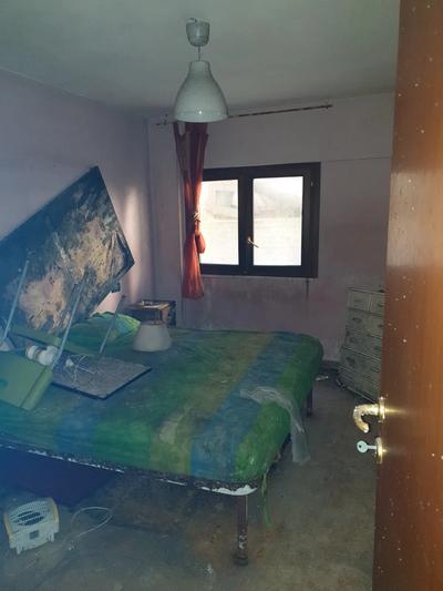 Piena proprietà dell’unità immobiliare ad uso magazzino, facente parte di più ampio fabbricato. L’unità è posta al piano seminterrato, con accesso dal corridoio condominiale e più precisamente l’ul...