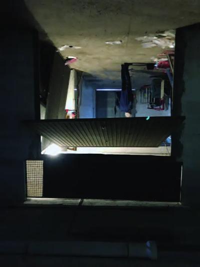Piena Proprietà 1/1 - BOX - interno B20 - Catasto fabbricati, Comune di Roma (RM) - Foglio 641, Particella 591, Sub. 553, Zona Cens. 6, Categoria C/6, Classe 5, Consistenza 35,00 mq, Rendita euro 35,00, piano: S1, intestato ai due falliti in proprio per le quote 1/2 cadauno, come dettagliatamente identificato nella perizia del CTU cui si fa espresso rinvio anche per quanto concerne le difformità urbanistiche e catastali.