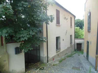 Esecuzione N. 69/25 R.G.E.