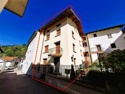 Abitazione delle superficie commerciale di 199,42 mq e piccolo spazio...