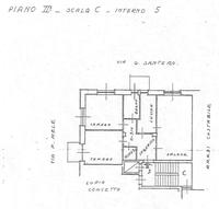 Diritto di piena proprietà dell’immobile sito Comune di Cosenza, ViaGiuseppe Santoro, n. 30. Piano 2, interno 5, scala c, riportato nel catastofabbricati al fg. 12 sub 40, ZC Categoria A/3, classe 3, vani 5,5, Renditacatastale Euro 426,08.Valore Stimato € 110.000,00