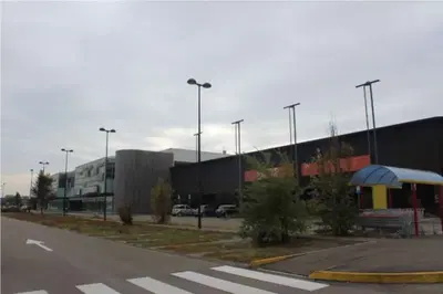 FABBRICATO LOTTO A Piena proprieta' di unita' immobiliari facenti parte del Fabbricato A ricompreso nel centro polivalente La Vela Shopping Center (descritto al capitolo 3 della perizia). Per le unita' valutate viene fatto riferimento al capitolo 3.3 della relazione di stima.