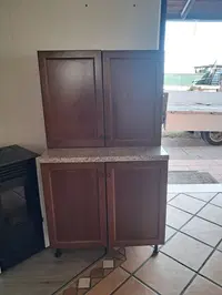 Lotto 14) Mobile dispensa/cucina moderno con top in granito