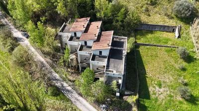 Lotto unico composto da fabbricato ad uso residenziale in corso di...