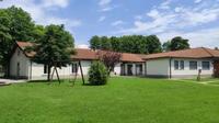 Quota di 1.316/100.000 delle seguenti porzioni immobiliari poste in Comune di Brembate di Sopra (BG) Via Guglielmo Marconi n.6, nel Residence Le Betulle Fiorite, così identificate nel Catasto Fabbricati al foglio 8: mapp. 3974/2 - Area Urbana; mapp. 3985/1 - Area Urbana di mq.108; mapp. 3987/2 Cat.C/7 Cl.U mq. 65 RCE 104,07; mapp. 4108/766-4260 Cat.C/4 Cl.2 mq. 595 RCE 1.935,94; mapp. 4108/863 Cat.C/4 Cl.2 mq. 30 RCE 97,61; mapp. 4108/860 Cat.A/2 Cl.2 RCE 658,48; mapp. 4108/25 Cat. D/1 RCE 36,15