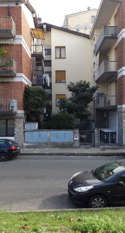 Appartamento, posto al secondo piano (3° f.t.) composto da tre vani ed...