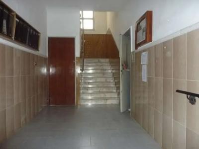 Appartamento al piano secondo composto di tre vani ed accessori. Superficie totale: 145 mq