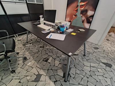 Lotto composto da arredamento ufficio, elettronica per ufficio, arredamento...