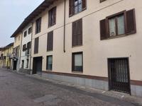 l piano terreno, con accesso diretto da via Torino 177 e...