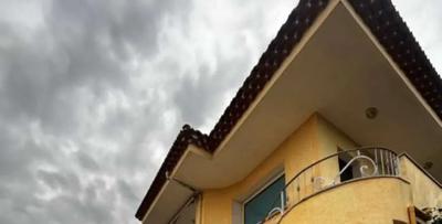 Proprietà appartamento, cantina, cortile – garage e terrazza di copertura – posto auto coperto in Comune di Arzachena Loc. Cannigione Via Elba n. 10 piano S1-T-1°  COMPOSTO DA:  APPARTAMENTO n. 2 camere, n. 1 bagni, n. 1 soggiorno/cucina, veranda, balcone - mq 69,70  - CANTINA n. 1 vano, 1 servizio igienico – Superficie netta mq 23,05 - CORTILE n. 1 cortile, n. 3 locali di servizio, scala esterna – mq 67,90 - GARAGE n. 1 vano TERRAZZA DI COPERTURA – mq 112,40 - POSTO AUTO COPERTO n. 1 –  mq 28,75 