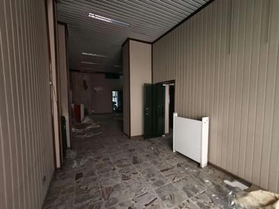 deposito commerciale al piano terreno (1° f.t.), con accesso diretto da via...