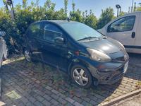 Toyota Aygo e mobilio da ufficioPer visionare la...