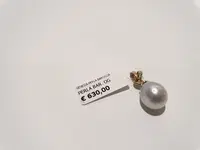 (Lotto n.1852) un ciondolo in oro giallo 18 kt con perla...