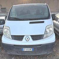 Furgone di colore bianco, marca RENAULT, modello TRAFIC,...