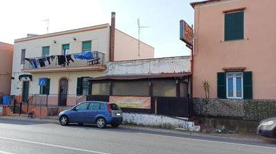 Locale commerciale sito in Civitavecchia (RM) alla Via Aurelia Nord n. 18/B,...