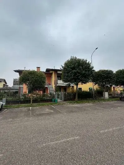 Piena proprietà di un immobile ad uso abitativo sito al primo piano di un caseggiato all’interno di un complesso residenziale