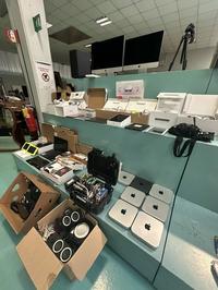 Lotto di dispositivi elettronici, tra cui visori, PC,...