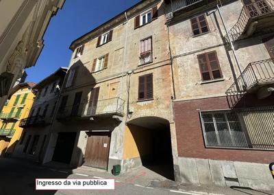 Appartamento sito al primo piano composto da: cucina,...