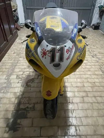 Lotto 1: Moto, marca Suzuki, immatricolata nel 2002....