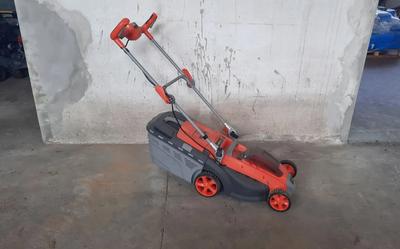 (Lotto n.116) - Tosaerba a batteria marca REDBACK modello E137C anno 2015