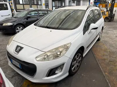 Autocarro Peugeot 308 SWPer visionare la documentazione disponibile, si invitano le parti interessate a visitare la pagina dell'asta sul portale www.industrialdiscount.it - codice asta 10382