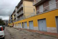 Corpo A - Negozio - piano T  Piena proprietà di...