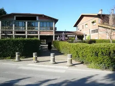 Alloggio al piano primo del centro commerciale sito in Viale Piemonte 0 int. 14. Detto centro commerciale è costituito da tre corpi di fabbrica, un cortile comune, due zone di ingresso, una piazzet...