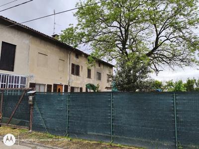 Immobile a uso residenziale, sito in area esterne e...