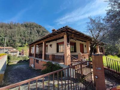 Abitazione con laboratorio artigianale a Bagni di Lucca...