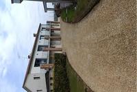 Abitazione unifamiliare con garages, depositi ed area...