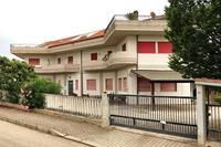 Edificio artigianale con uffici e cortile esclusivo a...