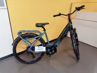 BICICLETTA ELETTRICA DA TREKKING blu e nera, marca...
