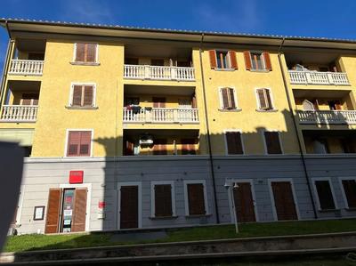 Diritto di piena proprietà per l'intero su appartamento, al secondo piano, sito nel Comune di Castiglion Fiorentino (Ar), Viale Giuseppe Mazzini n. 142, e su garage pertinenziale, al piano interrato, oltre utilità comuni beni comuni non censibili. 